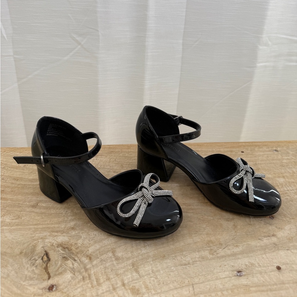 Nordstrom Kids Leilani black sparkly bow pump | dress shoe party | size 2 - Picture 5 of 11